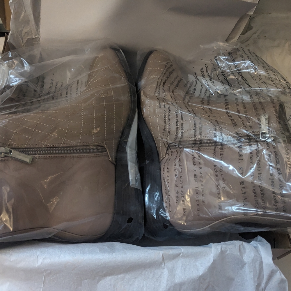 Taupe side zip ankle boot, JustFab NWT, 10WW